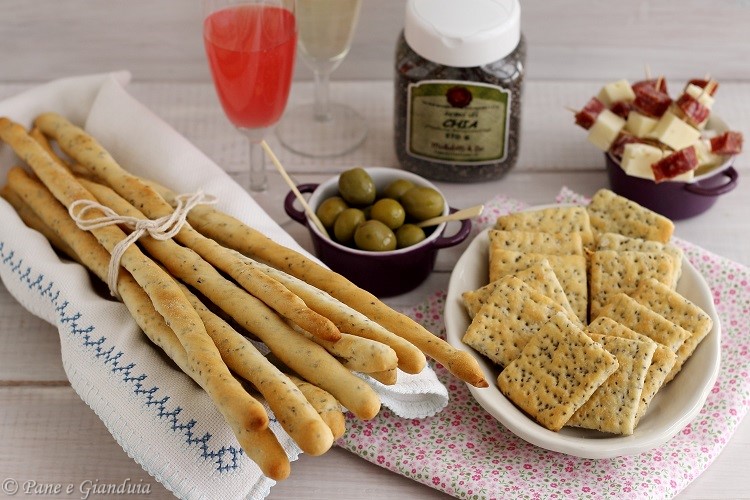 Grissini e crackers con semi di chia