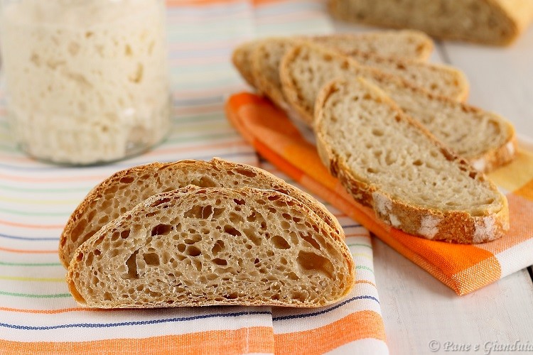 Pane con esubero di pasta madre