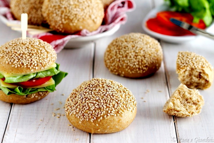 Panini semintegrali al sesamo