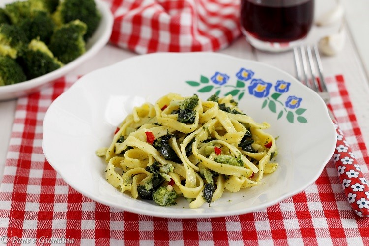 Fettuccine saltate con broccoletti