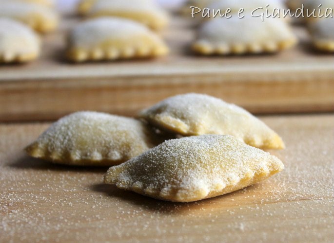 Ravioli con asparagi