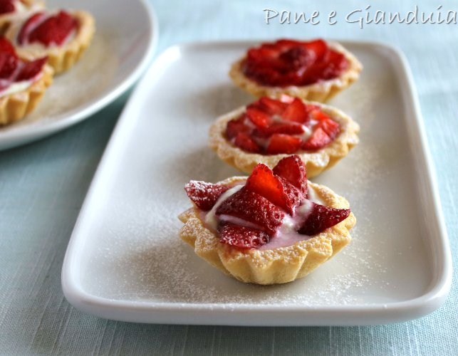 Cestini di fragole e crema di ricotta