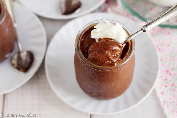 Budino cremoso al cioccolato fondente