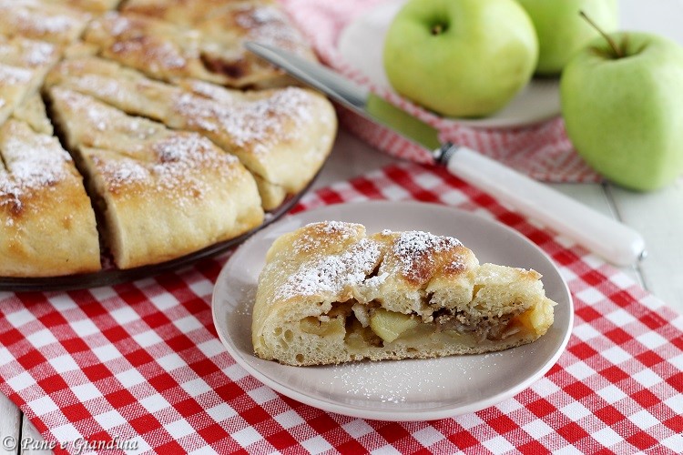 Focaccia con mele e marmellata di limoni